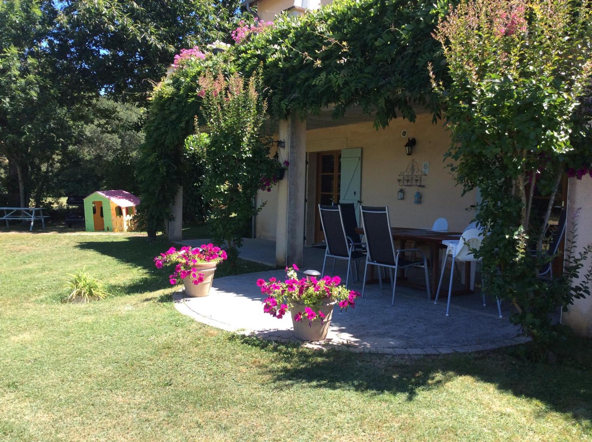 ドンム Les Jonquilles Bed & Breakfast エクステリア 写真