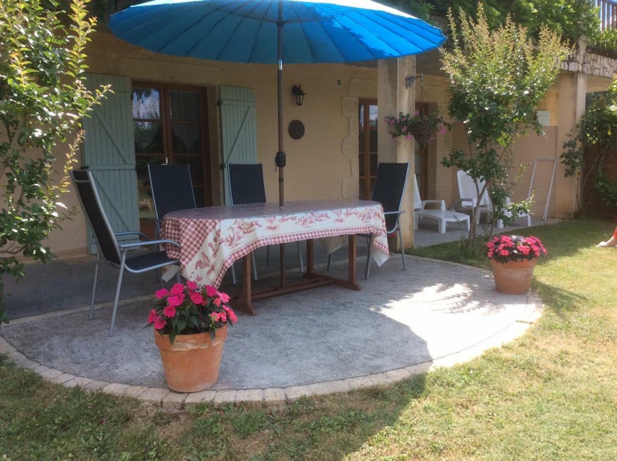 ドンム Les Jonquilles Bed & Breakfast エクステリア 写真